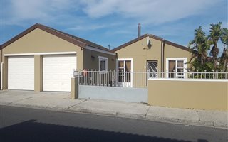 3 Bedroom House in Strandfontein
