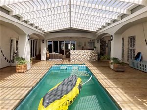 4 Bed House in Long Acres