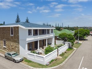4 Bedroom House in Mossel Bay Central