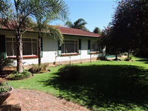 4 Bed House in Rowhill