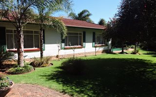 4 Bedroom House in Rowhill