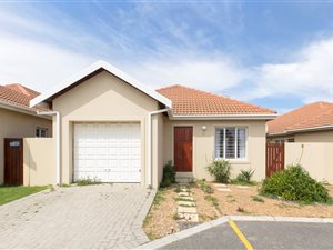 2 Bedroom Townhouse in Strand South