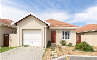 2 Bedroom Townhouse in Strand South