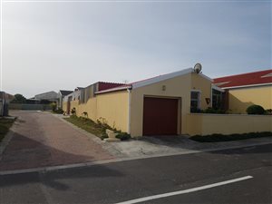 3 Bed House in Strandfontein