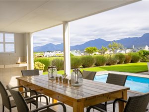 4 Bed House in Kingswood Golf Estate