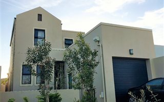 3 Bedroom Duplex in Kelderhof Country Village