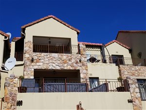 2 Bed Townhouse in Constantia Kloof