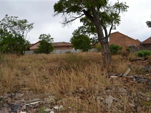 1221 m² Land available in Lesedi Park