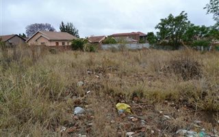 1221 m² Land available in Lesedi Park