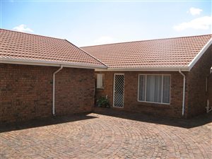 2 Bed Townhouse in Doornpoort and surrounds