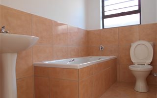 2 Bedroom House in Groenheuwel