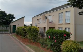 3 Bedroom Apartment in Weltevreden Park