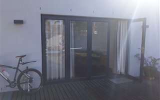 1 Bedroom Garden Cottage in Boston