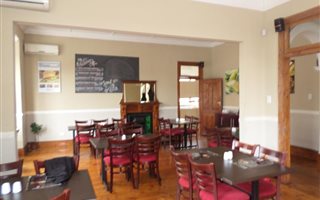 160 m² Commercial space in Glenwood