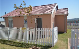 2 Bedroom House in Mahube Valley