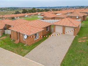 3 Bed House in Thatch Hill Estate