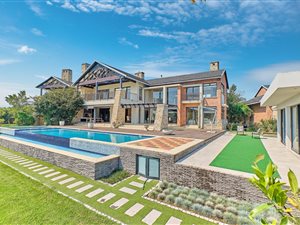 6 Bed House in Waterfall Equestrian Estate