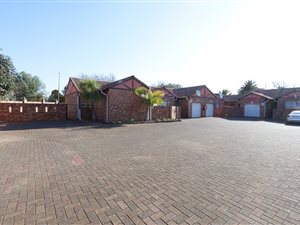 15 Bed Townhouse in Lennoxton