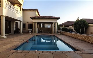 10 Bedroom House in Erasmus
