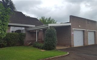 3 Bedroom House in Hayfields