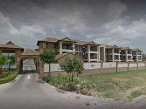 3 Bed Apartment in Midridge Park