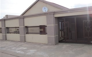 3 Bedroom House in Jouberton