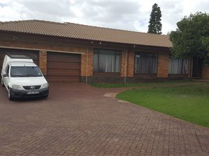 3 Bed House in Robertsham