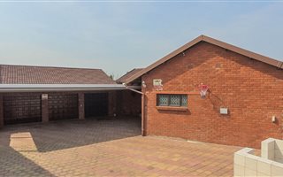 4 Bedroom House in Veld En Vlei
