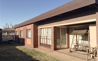 3 Bedroom House in Vanderbijlpark CE3