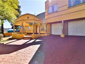 8 Bed House in Mondeor