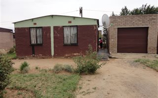2 Bedroom House in Bophelong