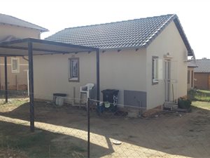 2 Bed House in Bloubosrand