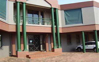 1100 m² Office Space in Ferndale