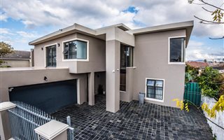 7 Bedroom House in Rondebosch East