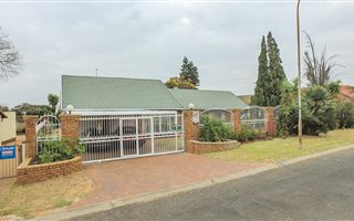 3 Bedroom House in Ridgeway