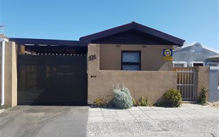 2 Bedroom House in Strandfontein
