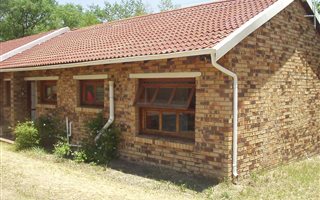 2 Bedroom Garden Cottage in Chartwell AH