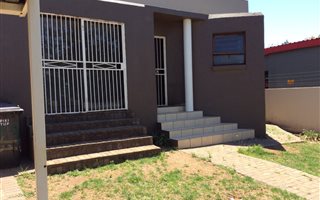 2 Bedroom House in Grobler Park