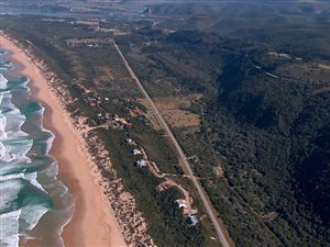 653 m² Land available in Keurboomstrand