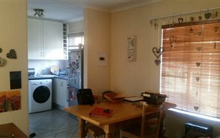 2 Bedroom Townhouse in Rooihuiskraal North
