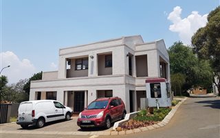 190 m² Commercial space in Northcliff