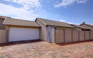 2 Bedroom Townhouse in Allens Nek