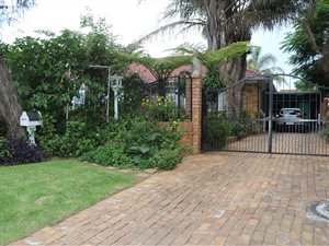 3 Bed House in Rewlatch