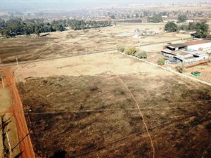2.5 ha Land available in Vosloorus