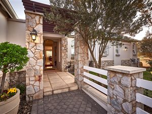 2 Bed House in Waterfall Country Village