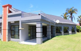 3 Bedroom House in Robertsham