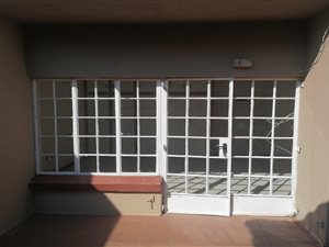 Bachelor apartment in Parys
