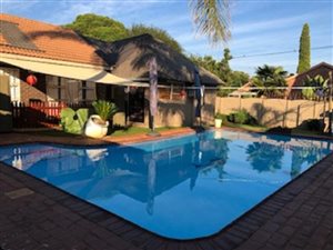 3 Bed House in Edelweiss