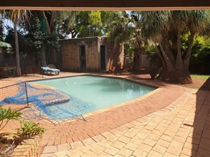 7 Bed House in Doornpoort and surrounds