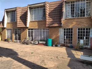4 Bed House in President Park